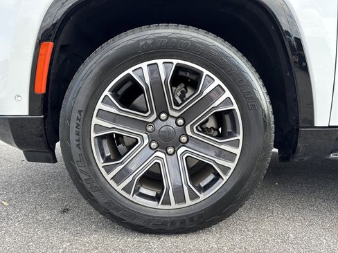 Used 2024 Jeep Wagoneer Series II w/ Flexible Seating Group image 12