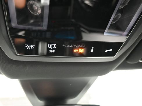 Used 2024 Volkswagen Atlas Cross Sport SE image 28