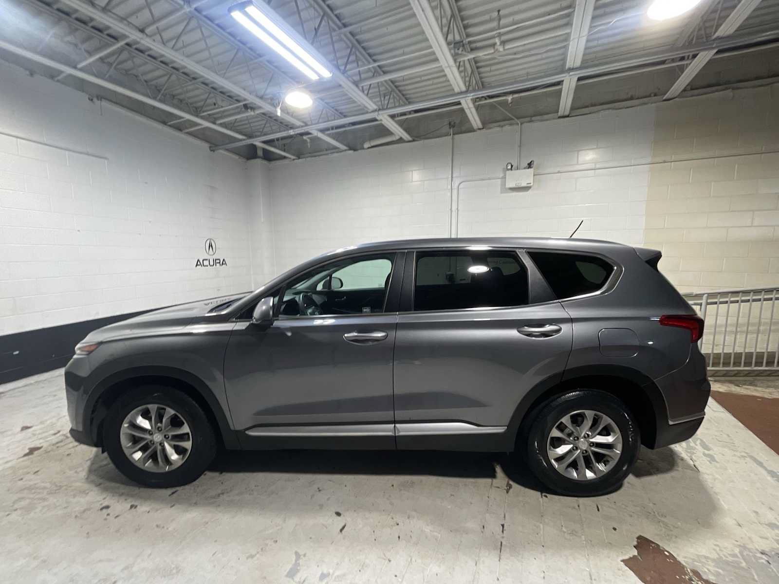 Used 2019 Hyundai Santa Fe SE AWD/4WD image 2