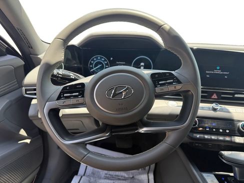 Used 2023 Hyundai Elantra SEL w/ Convenience Package FWD image 13