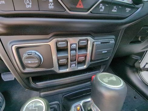 Used 2021 Jeep Wrangler Unlimited Sahara AWD/4WD image 19