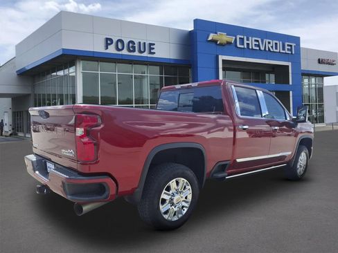 Used 2024 Chevrolet Silverado 2500 High Country w/ High Country Premium Package AWD/4WD image 2