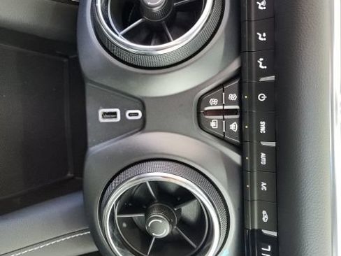 Certified 2025 Chevrolet Blazer LT FWD image 23