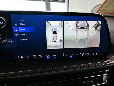 Used 2025 Chevrolet Traverse High Country FWD image 22