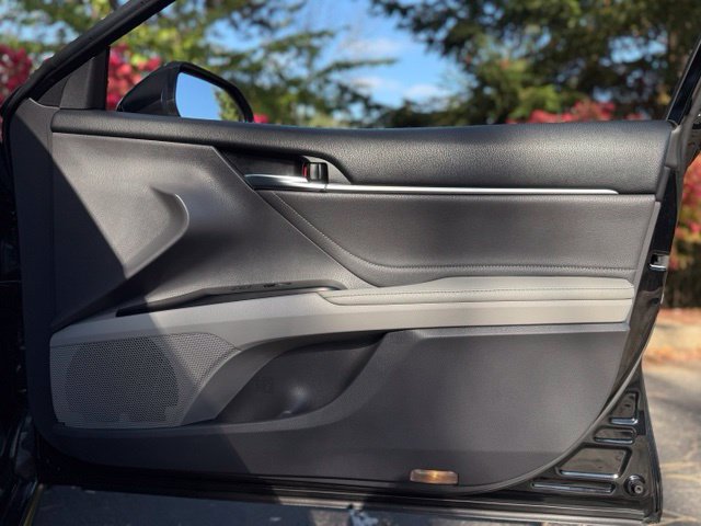 Used 2018 Toyota Camry XSE FWD image 16