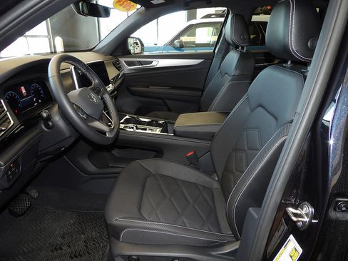 Used 2024 Volkswagen Atlas Cross Sport SE w/ Panoramic Sunroof Package AWD/4WD image 26