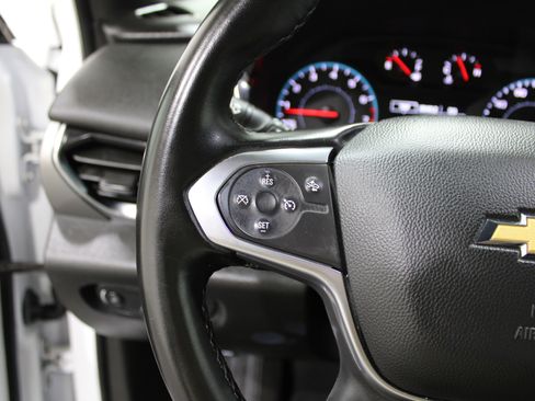 Used 2023 Chevrolet Traverse LT image 10