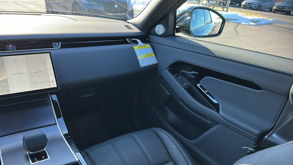 Used 2026 Land Rover Range Rover Evoque Dynamic SE AWD/4WD image 22