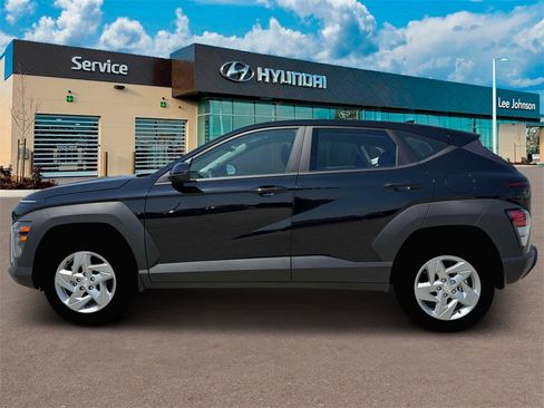 New 2026 Hyundai Kona SE image 3