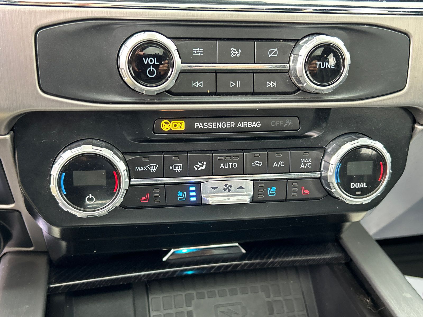 Used 2022 Ford F350 Platinum AWD/4WD image 17