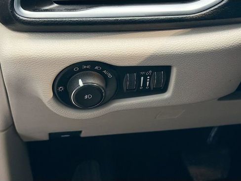 Used 2017 Chrysler Pacifica Touring-L Plus image 10