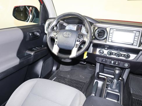 Used 2018 Toyota Tacoma SR5 image 9
