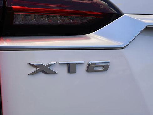 Certified 2024 Cadillac XT6 Luxury FWD image 29