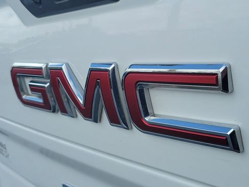 Used 2024 GMC Sierra 1500 SLT image 10