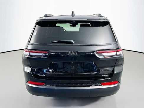Used 2025 Jeep Grand Cherokee L Limited w/ Luxury Tech Group II RWD image 6