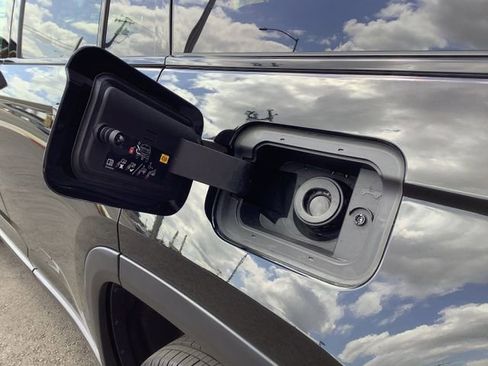 Used 2024 Jeep Grand Cherokee Limited RWD image 23