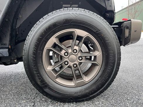 Used 2016 Jeep Wrangler Sahara image 18