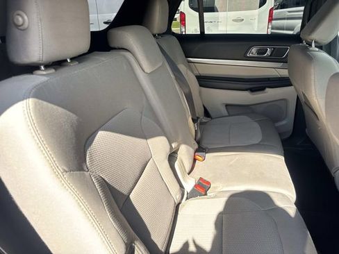 Certified 2019 Ford Explorer XLT image 32