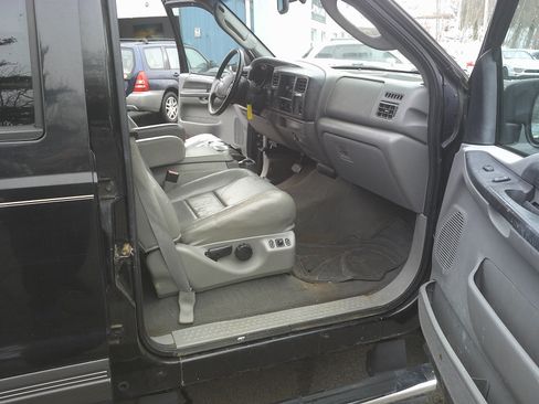 Used 2005 Ford Excursion XLS image 14