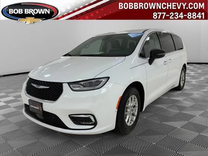 Used 2024 Chrysler Pacifica Touring-L w/ Uconnect Theater Family Group