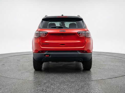 Used 2025 Jeep Compass Trailhawk image 7