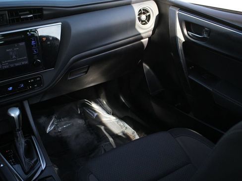 Used 2017 Toyota Corolla LE image 25