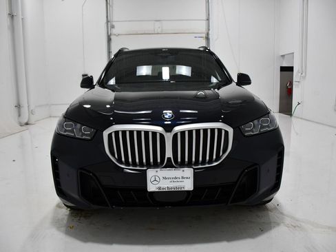 Used 2024 BMW X5 xDrive40i w/ M Sport Package image 2