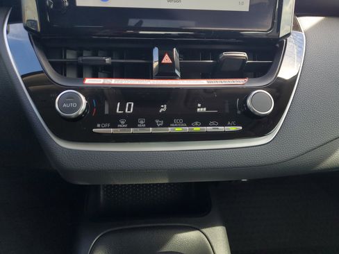 Used 2025 Toyota Corolla LE image 20