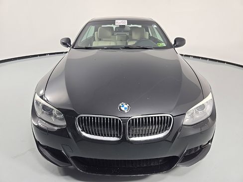 Used 2013 BMW 335i Convertible image 2
