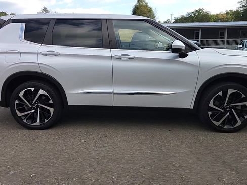 Used 2022 Mitsubishi Outlander SE image 8