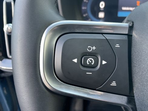 Used 2025 Volvo XC40 B5 Plus image 42