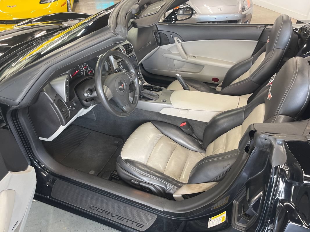 Used 2007 Chevrolet Corvette Coupe w/ Preferred Equipment Group RWD image 39