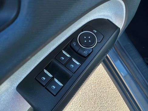 Used 2022 Ford Maverick XLT image 2