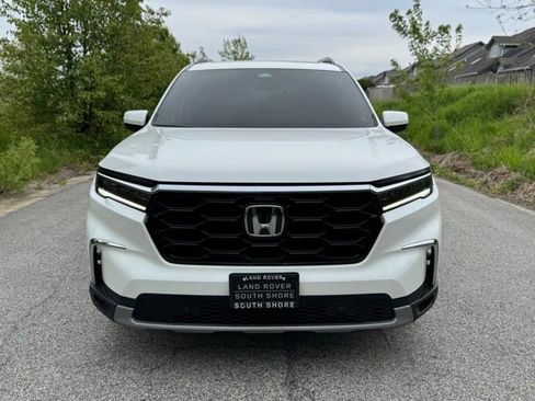Used 2024 Honda Pilot Touring image 3