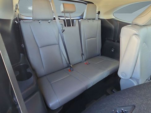 Used 2023 Toyota Highlander XLE image 27