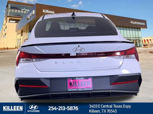 Used 2025 Hyundai Elantra Sport image 8