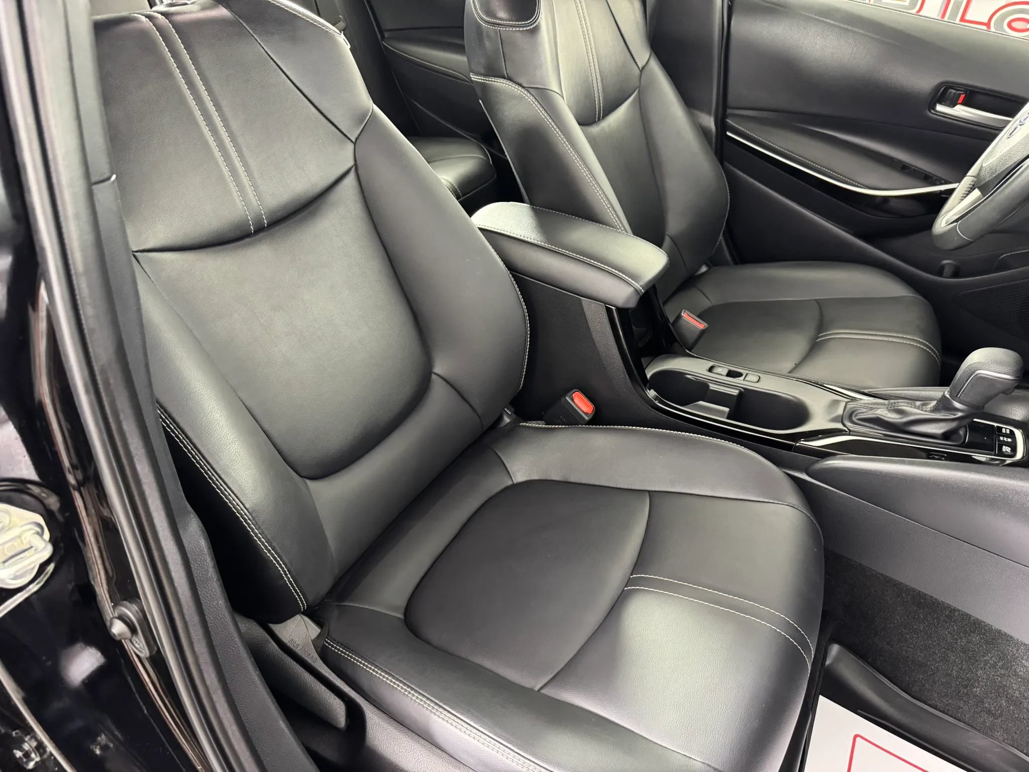 Used 2024 Toyota Corolla XLE FWD image 35
