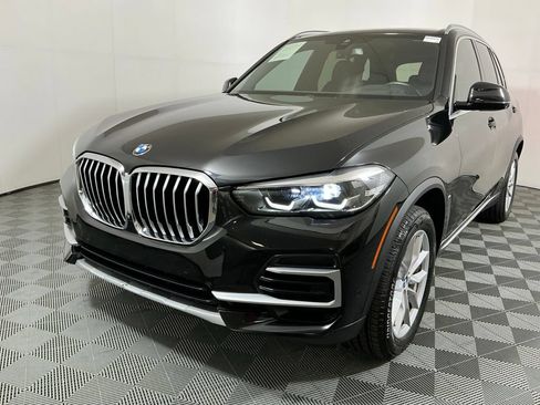 Certified 2023 BMW X5 xDrive40i w/ Premium Package AWD/4WD image 2
