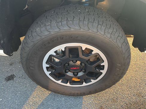 Certified 2024 Toyota Tacoma TRD Off-Road AWD/4WD image 38