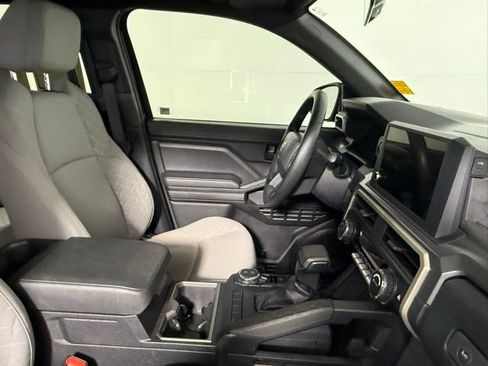 Used 2024 Toyota Tacoma SR5 AWD/4WD image 40