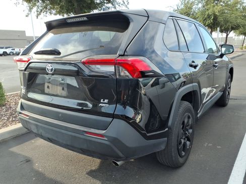 Used 2023 Toyota RAV4 LE AWD/4WD image 3