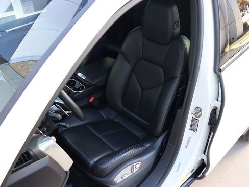 Used 2018 Porsche Cayenne Platinum Edition image 35