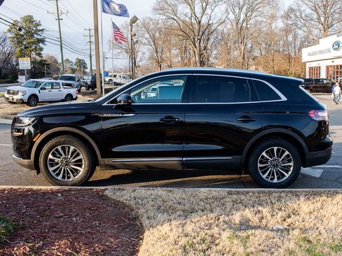 Used 2023 Lincoln Nautilus AWD w/ Premium Package image 3