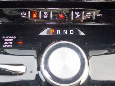 Used 2024 Jeep Wagoneer L Series II w/ Flexible Seating Group image 33