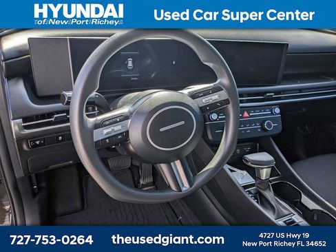 Used 2025 Hyundai Tucson SE image 10