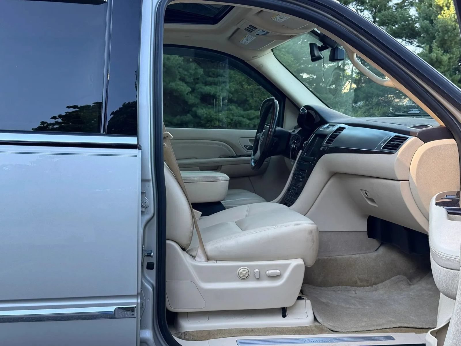 Used 2008 Cadillac Escalade AWD image 15