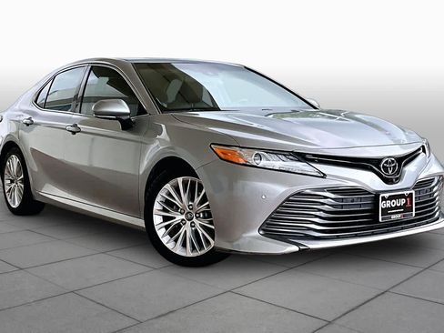 Used 2018 Toyota Camry XLE w/ Driver Assist Package FWD image 3
