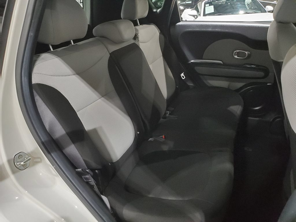 Used 2016 Kia Soul FWD image 19