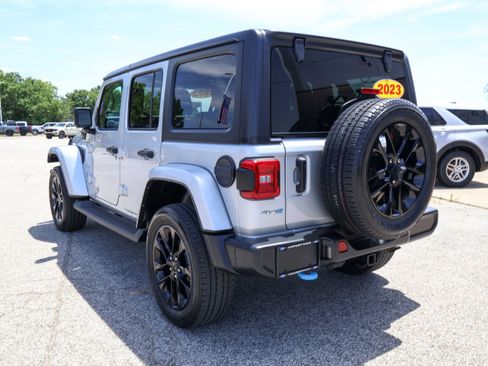 Used 2023 Jeep Wrangler Unlimited Sahara w/ Cold Weather Group AWD/4WD image 3