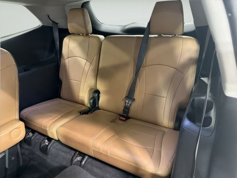 Used 2018 Buick Enclave Premium w/ LPO, Cargo Package FWD image 11